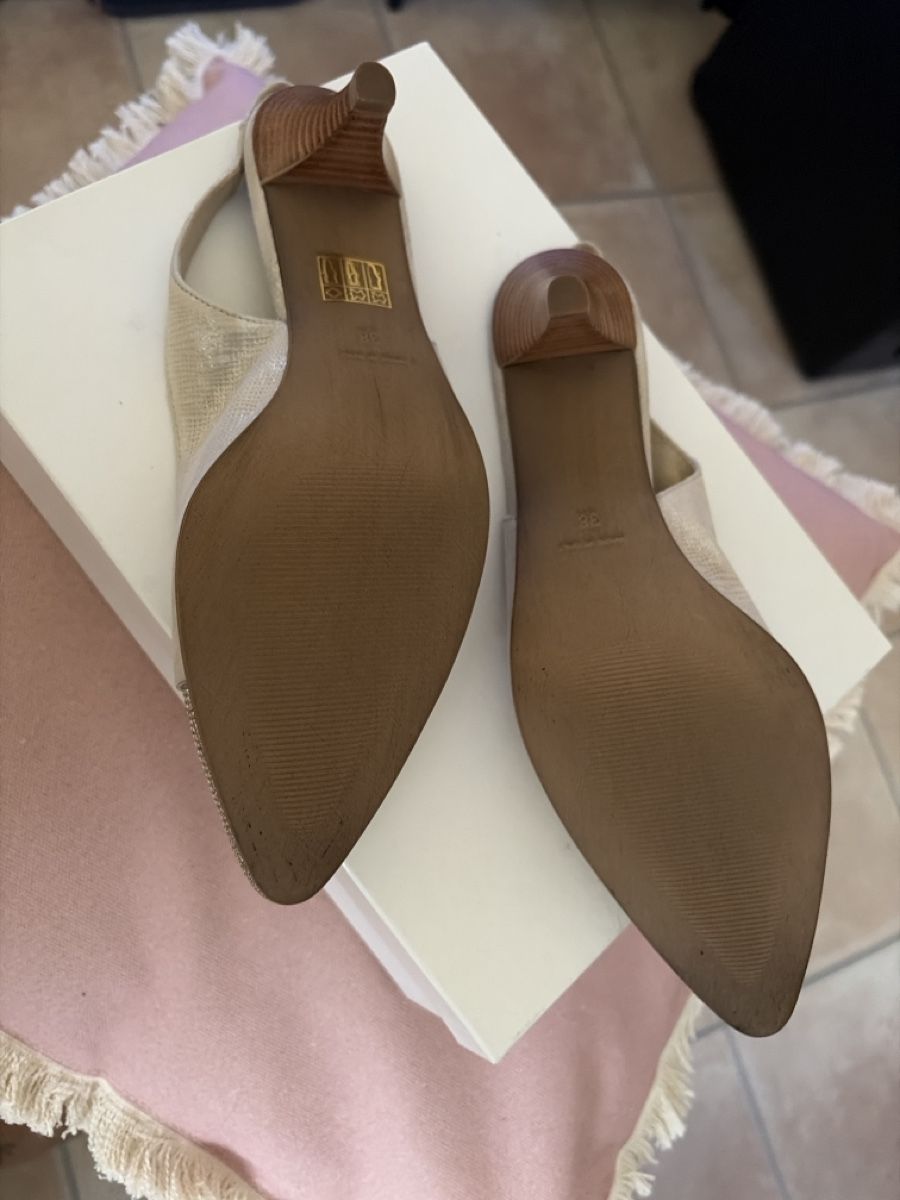 Scarpe da donna: Chaussures slingback dorées état comme neuf – Nuovo (secondo la descrizione) da Vésenaz venduto da dul_xq5k 2