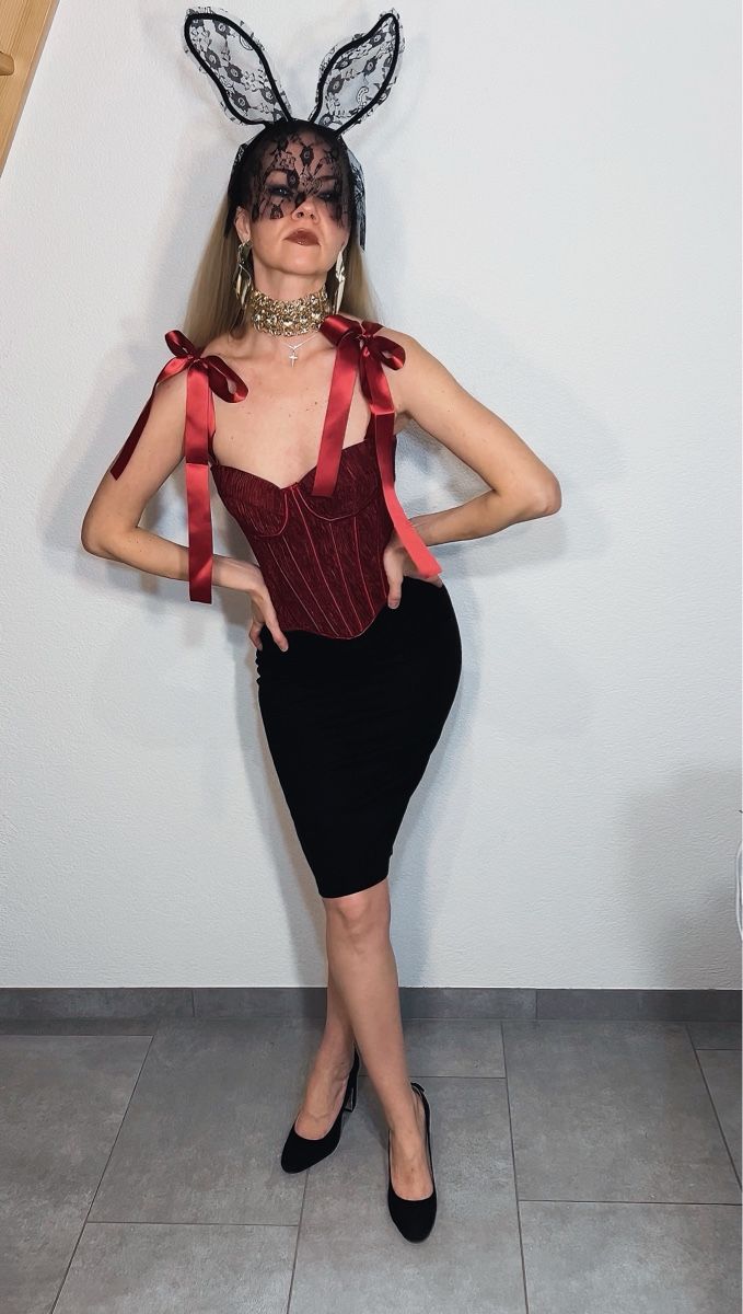 Top: Corset bordeaux à lacets – Usato da Pont (Veveyse) venduto da pil_k9jp 4