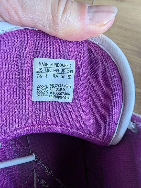 Chaussures femmes: Adidas Sneakers 38/39 – D'occasion à Biel/Bienne par yya_26cz 2