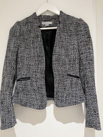Schicke H&M Bouclé Jacke Blazer, Grösse 36, Euroschwarz/weis