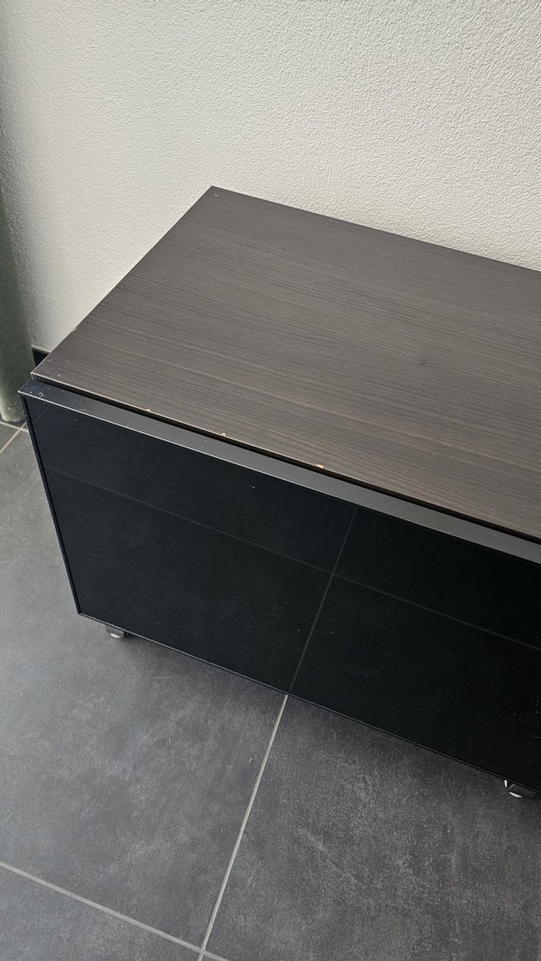 Ikea Mobili TV: TV-Möbel Schwarz mit zwei Türen – Usato da Spiez venduto da marinatamaraa
