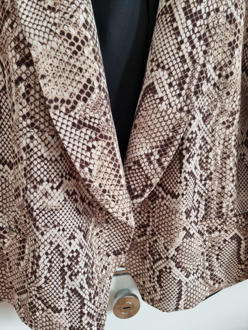 Zara Anzüge & Kostüme: Zara - Crop Blazer Schlangenmuster – Gebraucht aus Zürich von Nala2811 2