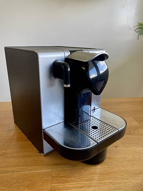Nespresso Machines à café & Machines à expresso: Kaffeemaschiene Nespresso – D'occasion à St. Gallen par sal_2hqj