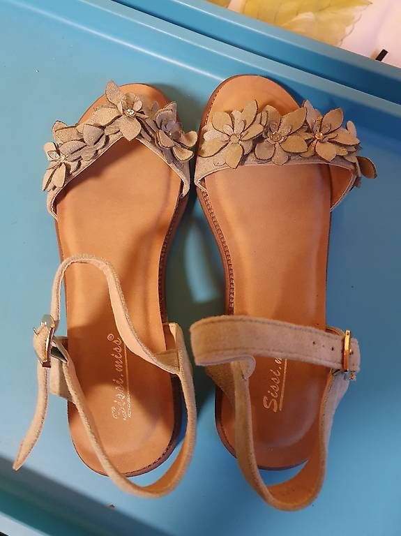 Scarpe da donna: Sandali – Usato da Biasca venduto da bar_qhz7 1