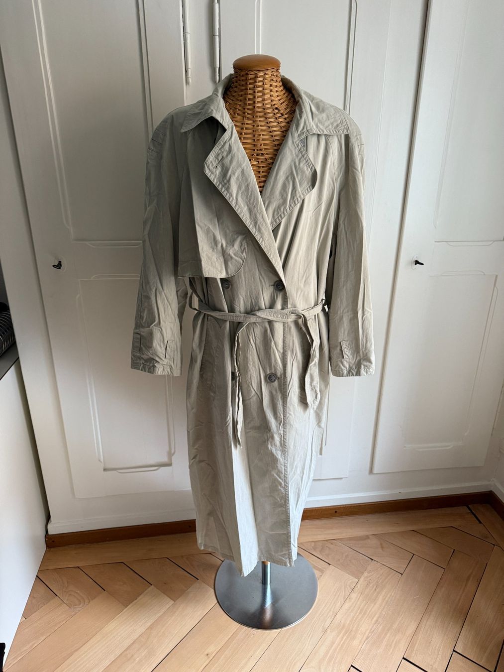Gil Bret Cappotti: GIL BRET - Trenchcoat Jacke beige 42 – Usato da Zürich venduto da Diazaio