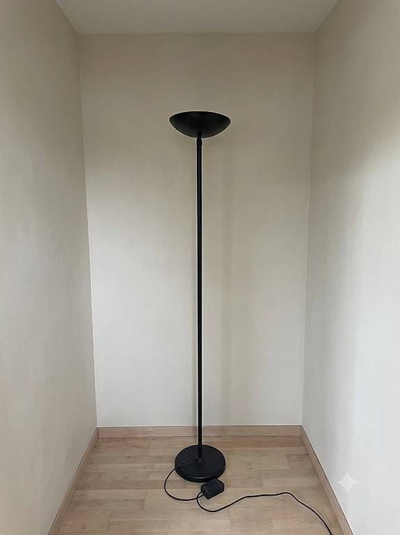 Lampade: Schlichter schwarzer Deckenfluter, Stehlampe – Usato da Chur venduto da jol_knw6