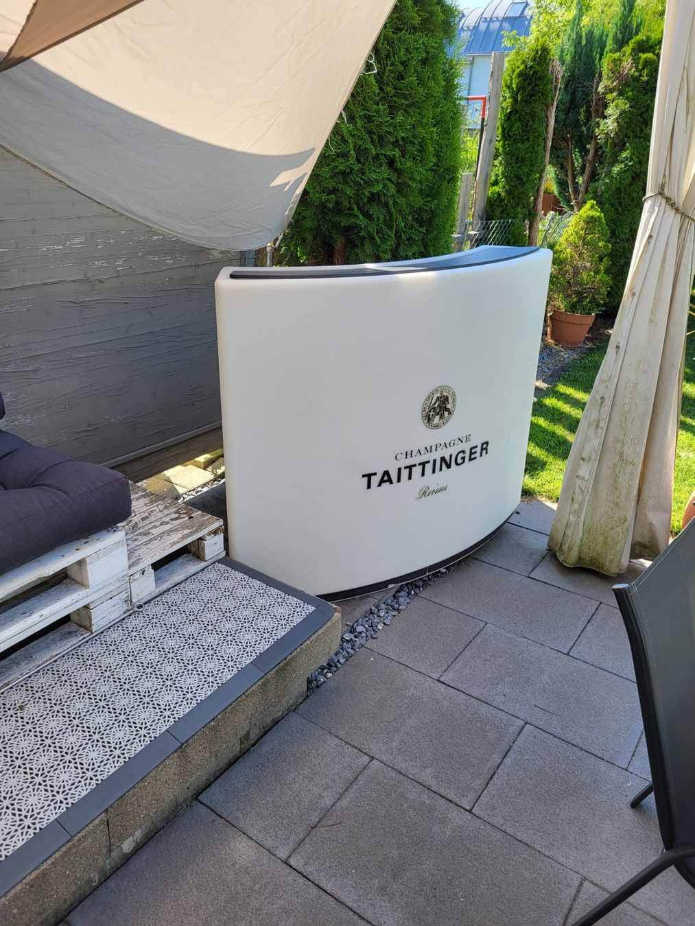 Wein: Bar (Taittinger) – Gebraucht aus Rümlang von Turrin