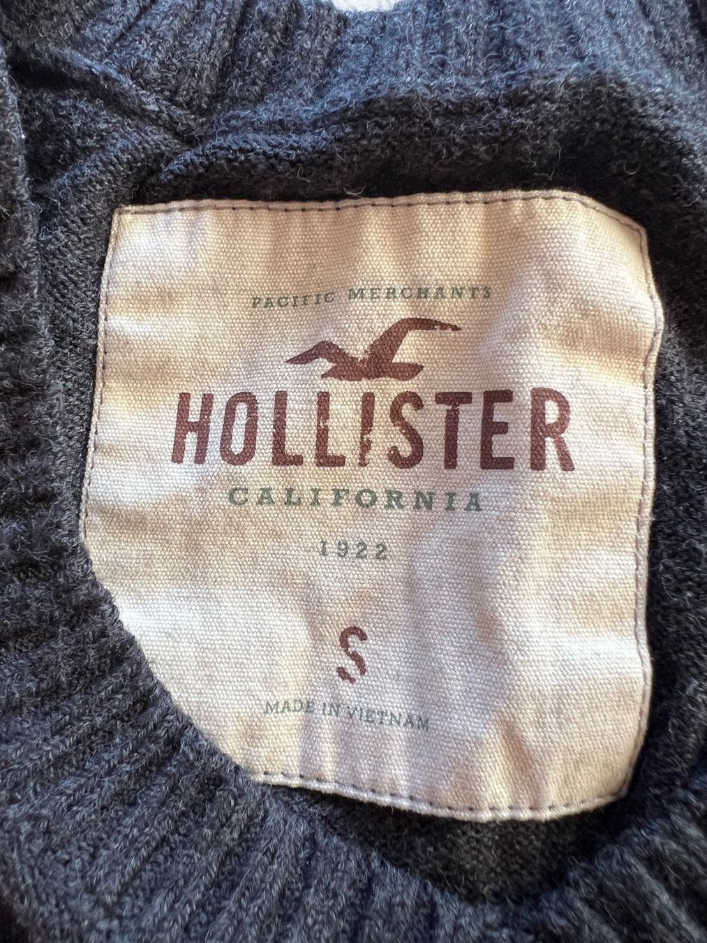 Hollister Maglioni & Felpe: Hollister knitwear / Pullover – Usato da Chexbres venduto da doe_xns6 4
