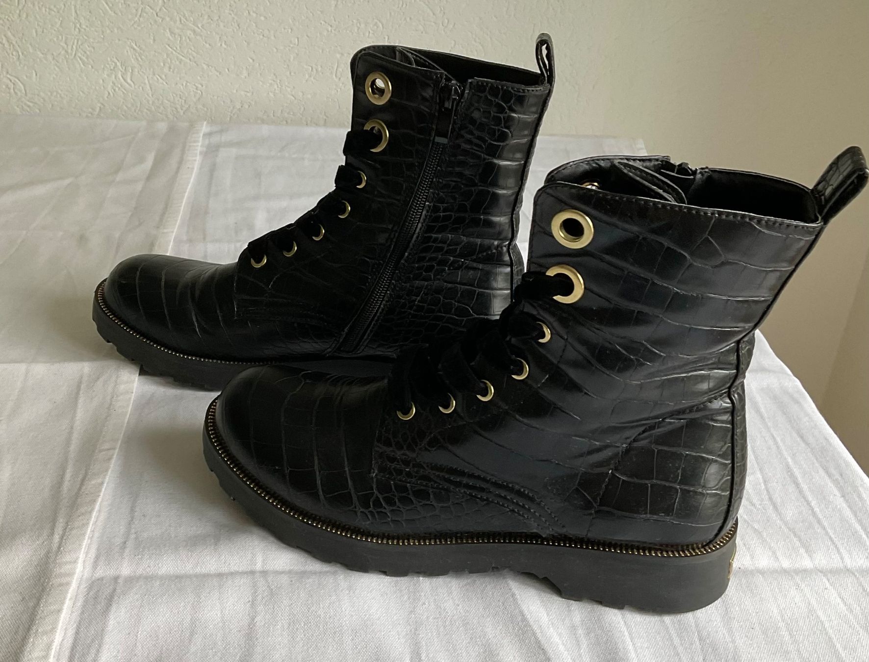 Guess Scarpe da donna: Schnürstiefel Guess – Usato da Amriswil venduto da Chmm1 1