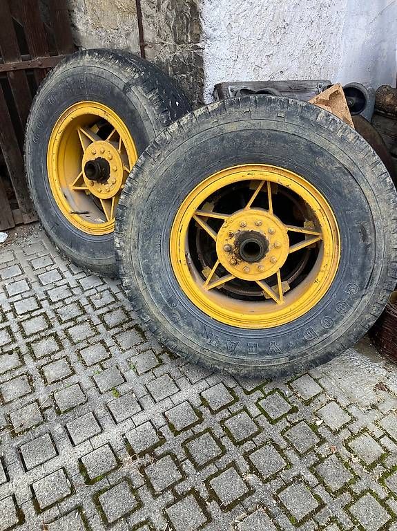Pneumatici & Ruote complete: 2 Anhängerreifen 9.00 - 20 – Usato da Villigen venduto da pschussali
