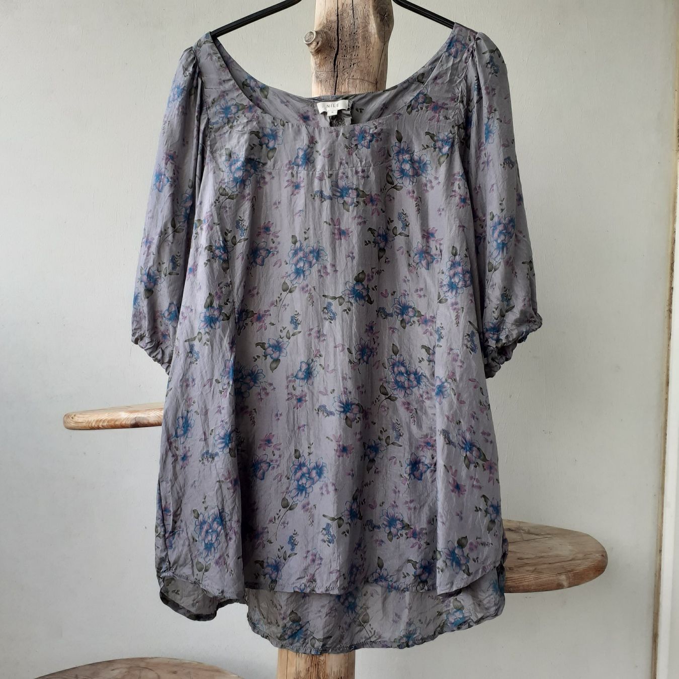 Nile Blusen: Nile Bluse 100% Seide, S – Gebraucht aus Bern von Solarsystem