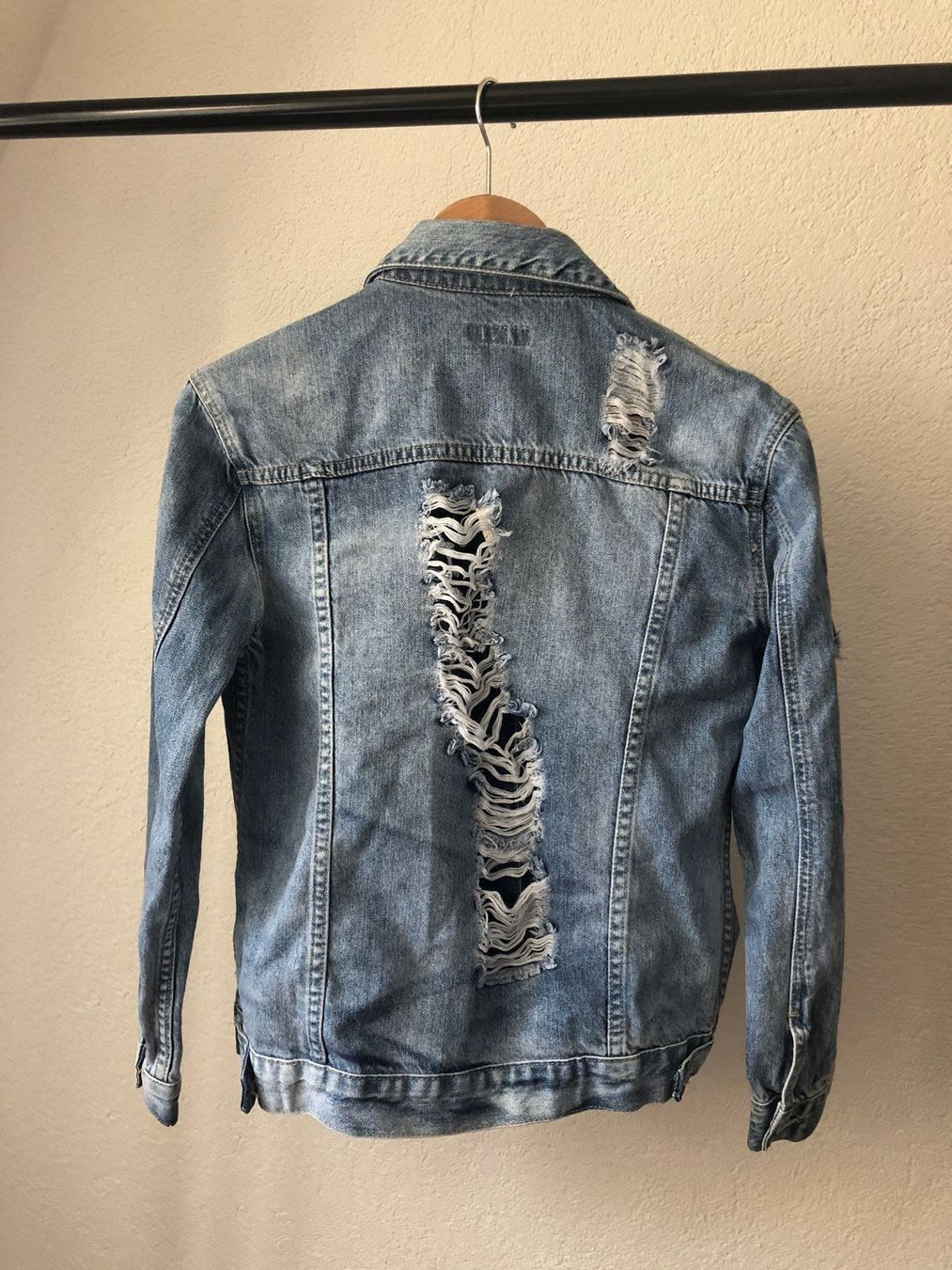 Jacken: Zerrissene Jeansjacke – Neu (gemäss Beschreibung) aus Grenchen von iagiag 1