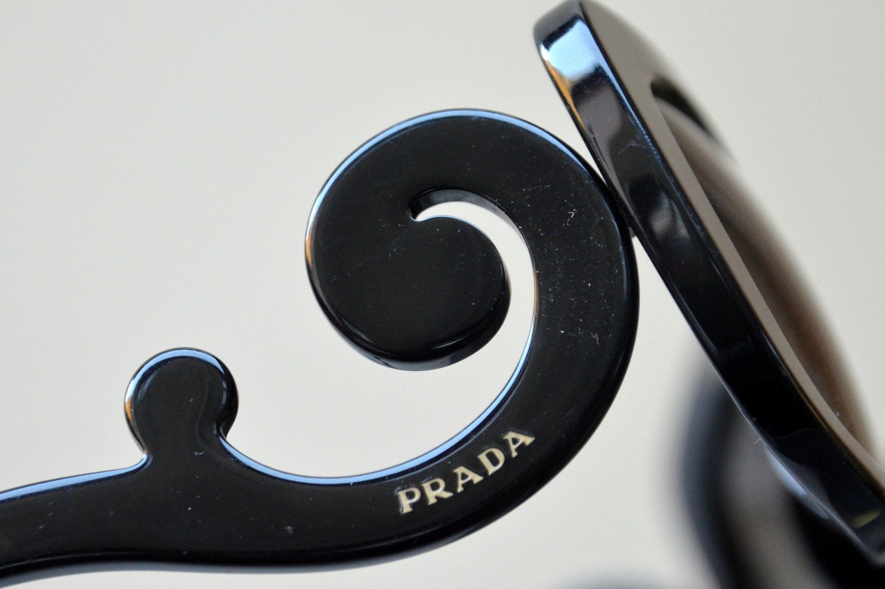 Prada Occhiali & Lenti: Sonnenbrille Prada SPR270 lunettes de soleil – Usato da Collonges venduto da arashee 4