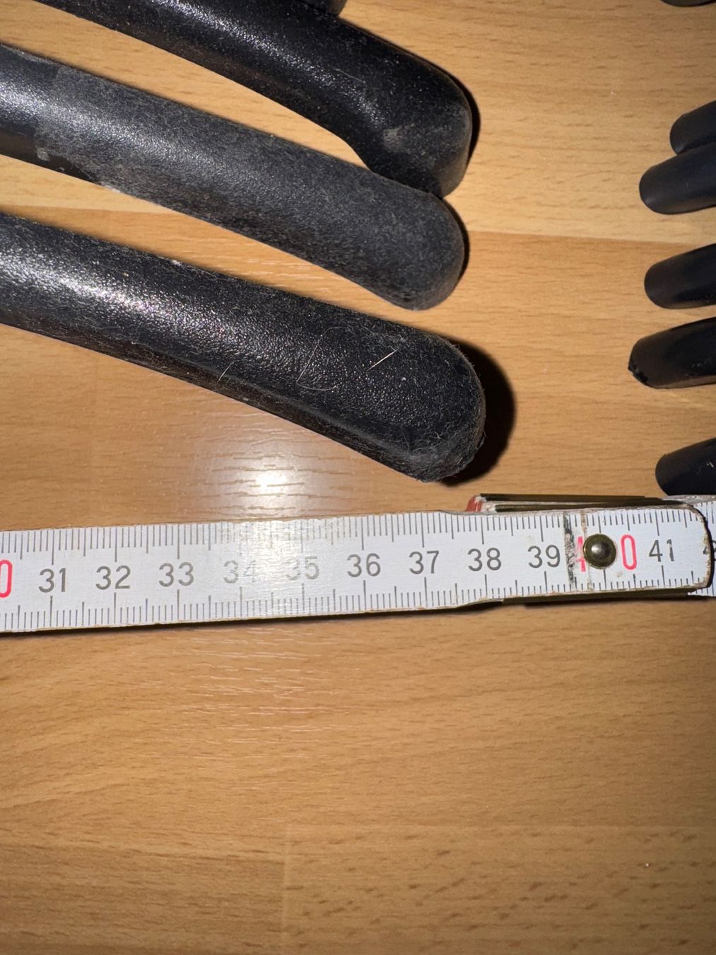 Kleiderbügel: 110 schwarze Kleiderbügel – Gebraucht aus Grosswangen von Second_hand_paradise 9