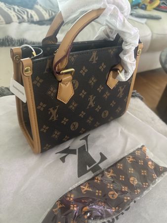 Braune Handtasche mit Monogramm, neu!