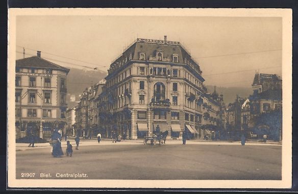 Cartoline postali: AK Biel, Passanten auf dem Centralplatz – Usato da Berlin venduto da bartko-reher