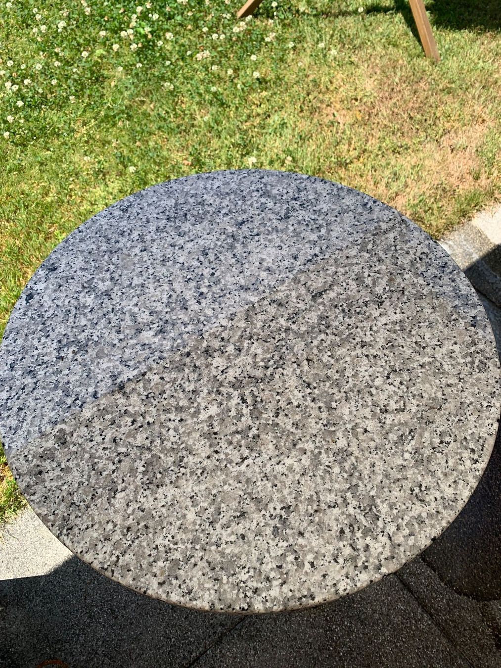 Tavoli: Gartentischchen Steinplatte, Durchmesser 55cm – Usato da Birr venduto da Lotus23 1