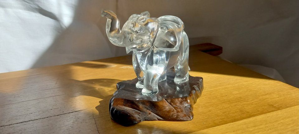 Statuette: Éléphant en verre sur support bois – Usato da Ponts-de-Martel venduto da Henri-Louis