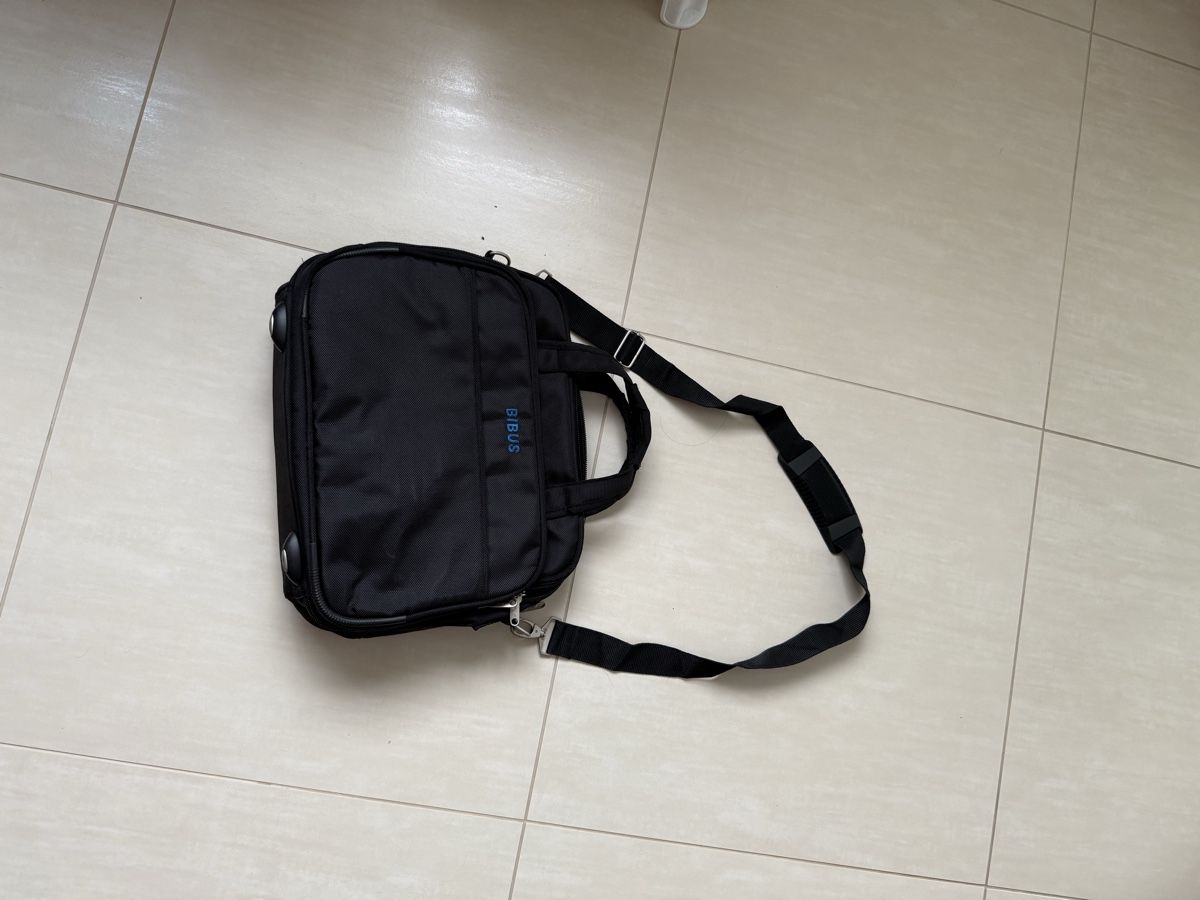 Borse: Praktische Bibus Laptoptasche – Usato da Mönchaltorf venduto da xhedea_15