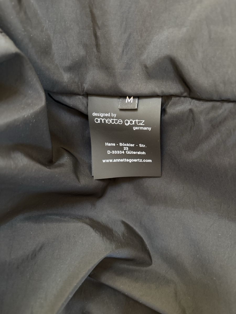 Annette Görtz Cappotti: Doudoune noire vynyle Annette Görtz taille M – Nuovo (secondo la descrizione) da Lonay venduto da car_l9sk 2