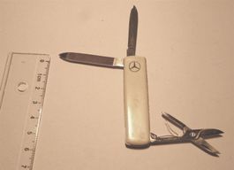 Kleines Messer mit Mercedes Logo