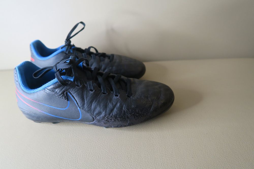 Chaussures de foot crampons Nike TIEMPO pointure 36.5 Acheter