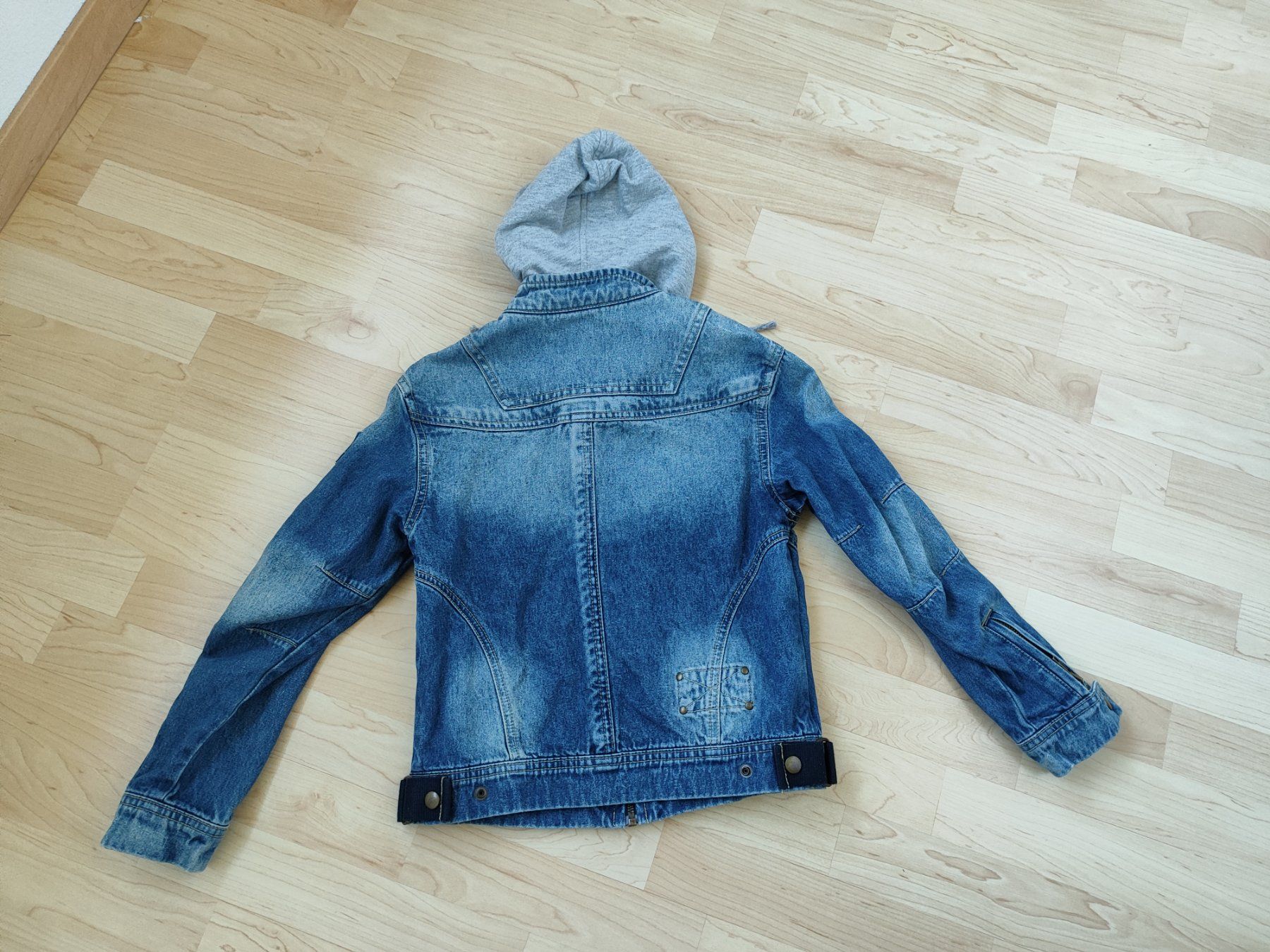 Giacche & Cappotti: Coole Jeansjacke Junge Gr. 128 – Usato da Seon venduto da Mandes1 2