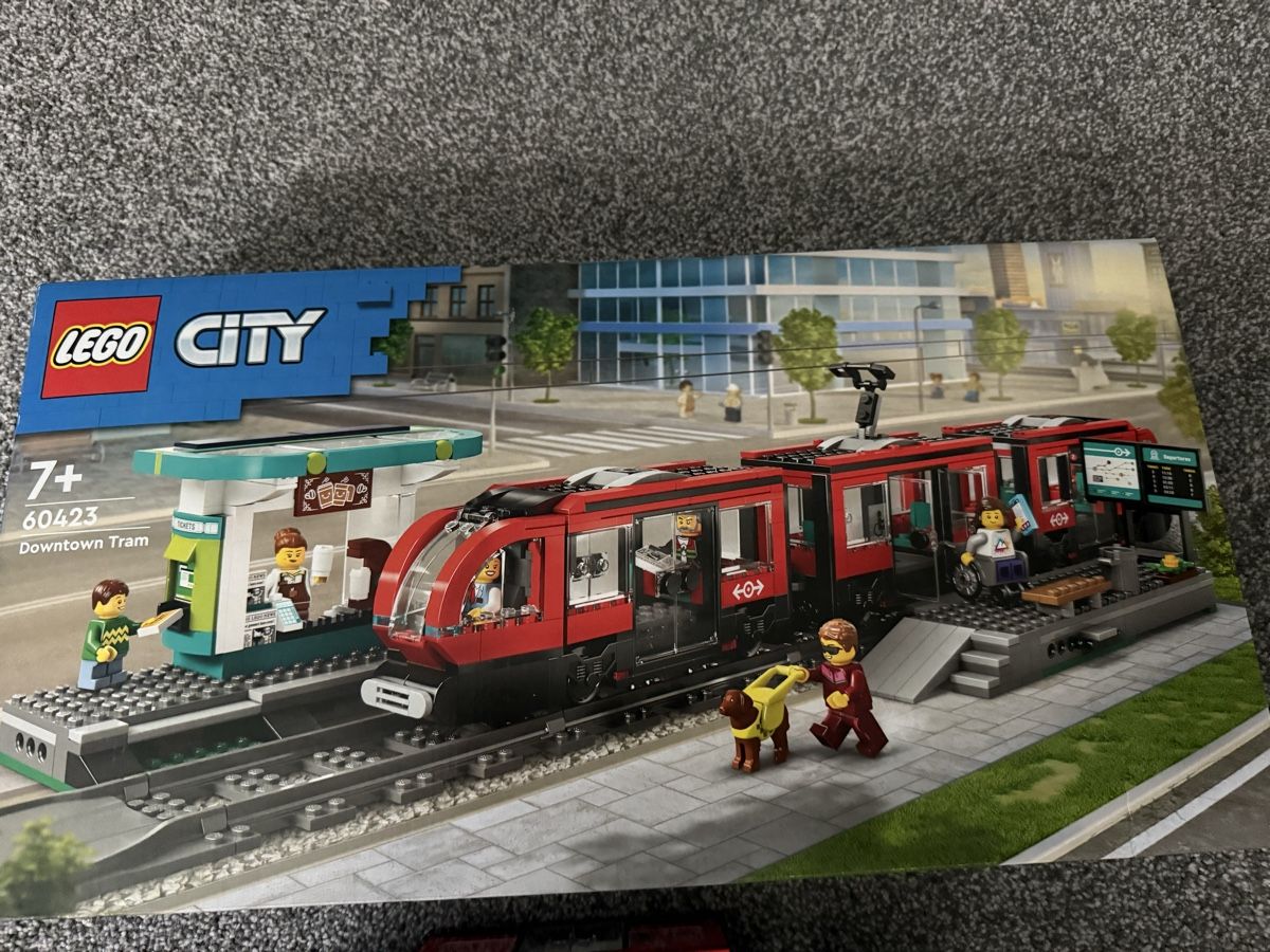 Lego Kit di costruzioni: Lego 60423 Downtown Tram – Usato da Oberwil BL venduto da napetak