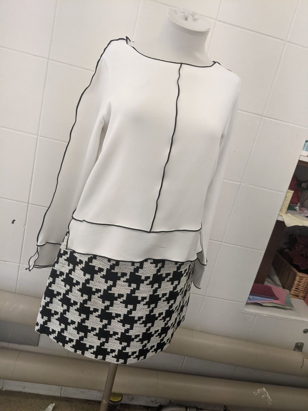 Lotti di vestiti: Blazer Jupe und Bluse Gr S und M – Nuovo (secondo la descrizione) da Langnau am Albis venduto da Judithsebi 2