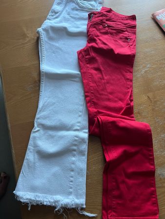 Kleiderpaket 2 Paar Hosen Jeans, 1x weiss und 1x rot