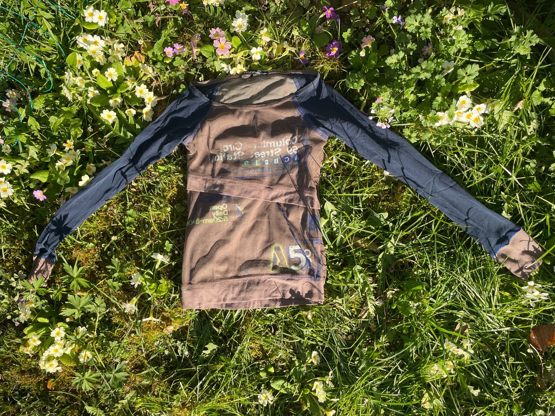 T-Shirts: y2k langarm Shirt – Gebraucht aus Zürich von Zaira_Vaterunser