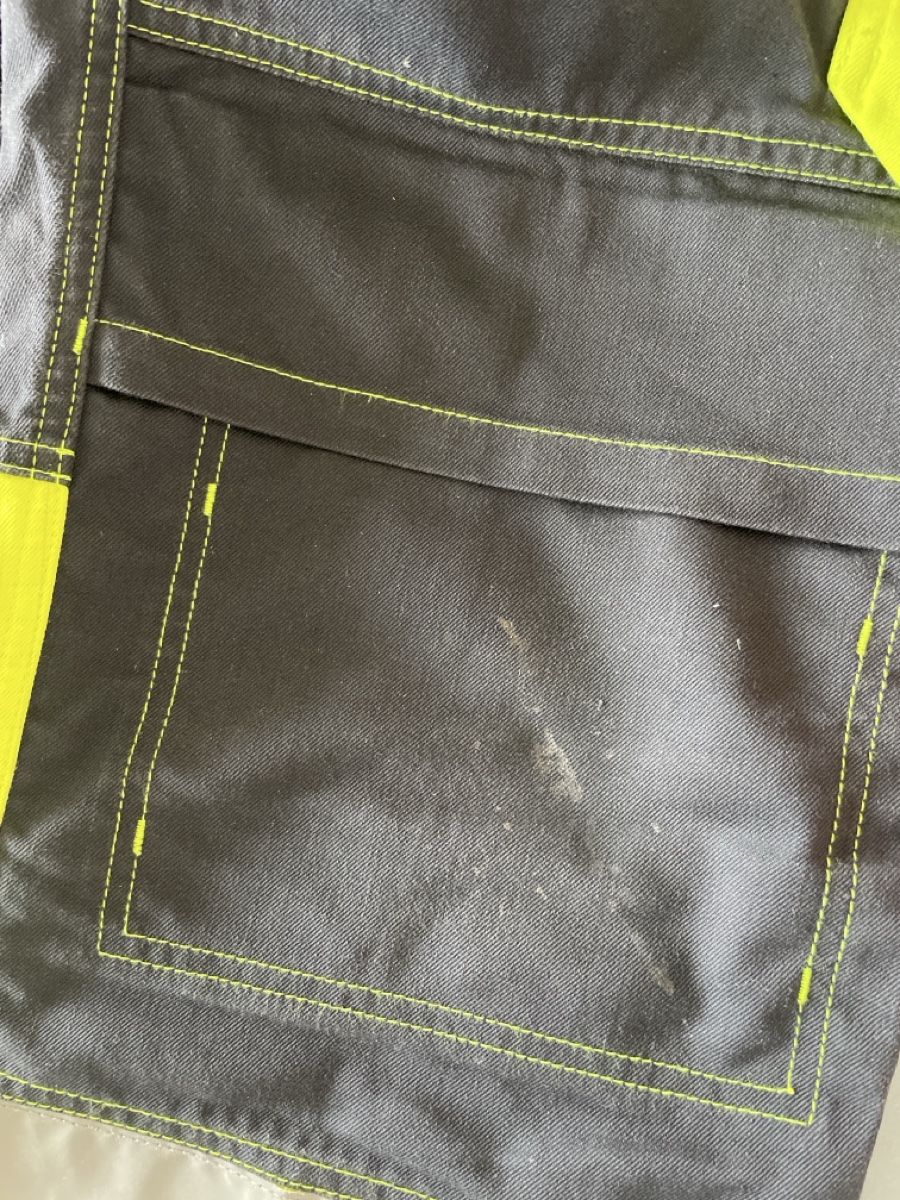Helly Hansen Pantaloni: Helly Hansen Warnschutzhose Grösse C48 – Usato da Krattigen venduto da adi_9bfb 4