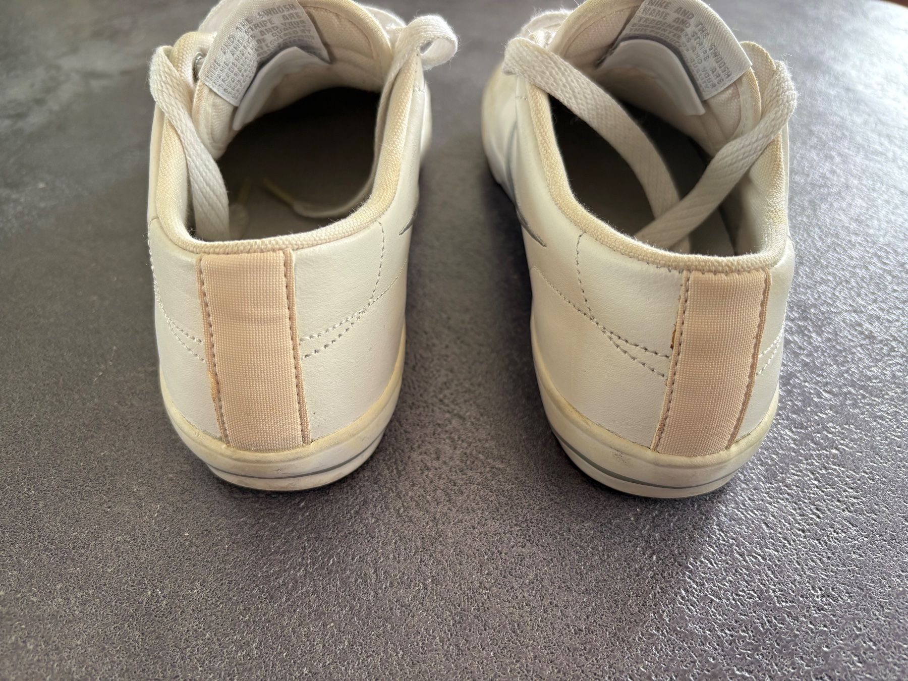 Nike Scarpe da donna: Damen Sneaker Nike weiss Grösse 37 – Usato da Flawil venduto da HeisseReifen 5