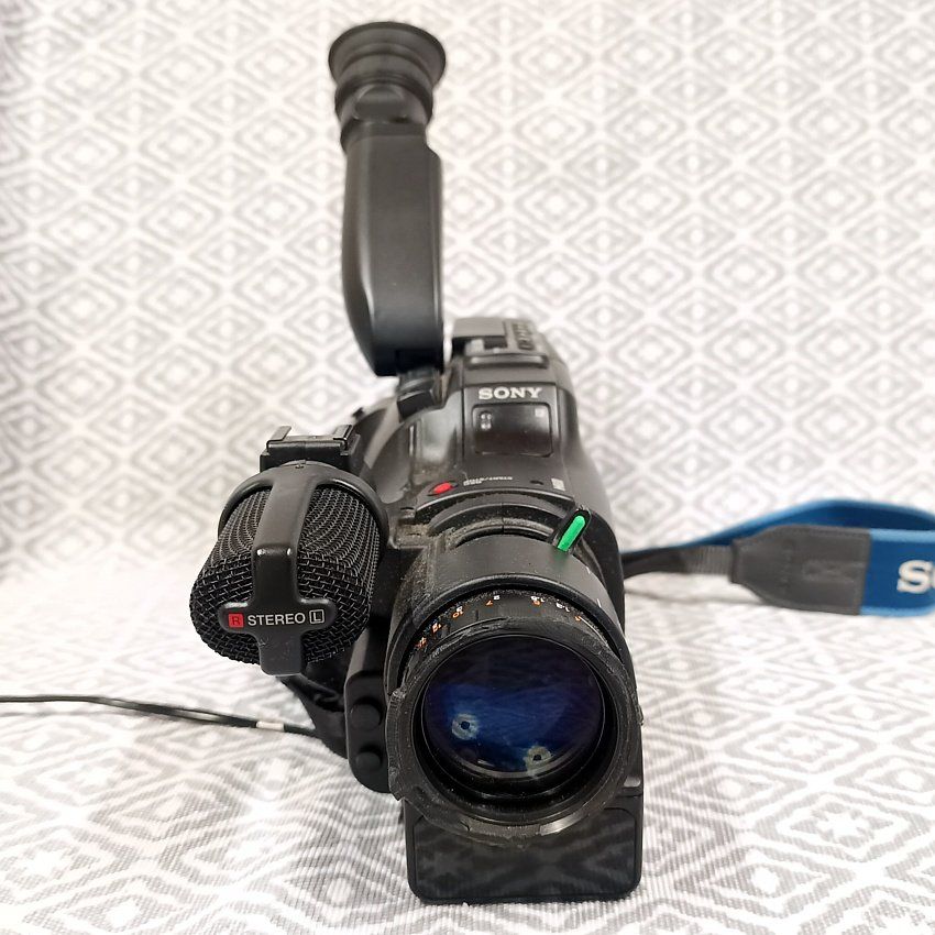Sony Videocamere: Sony Videokamera VideoHI8 CCD-V701E – Difettoso da Münsingen venduto da The_1483 1