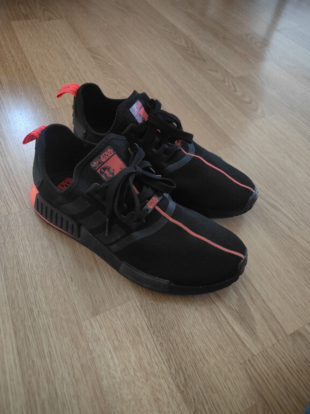 Adidas Herrenschuhe: Baskets Adidas Star Wars noir rouge taille 43 1/3 – Gebraucht aus Biel/Bienne von Edi5Roli3 1