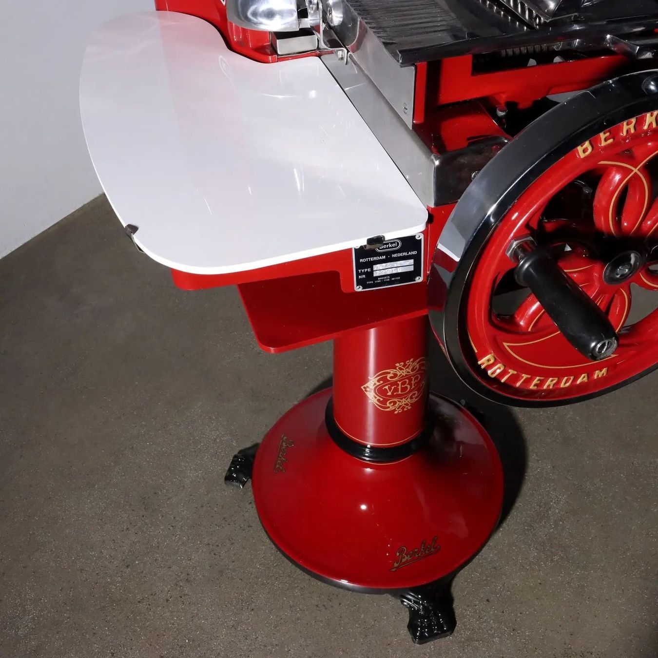 Tutti gli attrezzi: Berkel Mod. 115 Fliegende Schneidemaschine mit Sockel – Nuovo (secondo la descrizione) da Biasca venduto da Nicolas.Ney 4