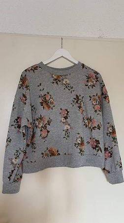 Grauer Blumen-Sweater XL