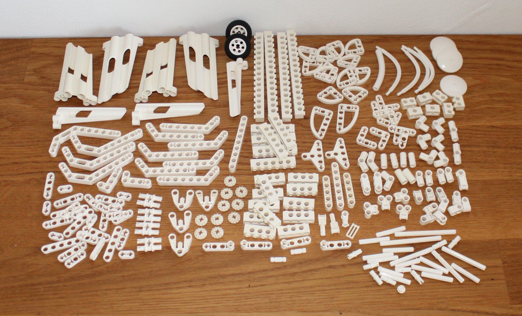 Lego Spielzeuge: Lego Technik weiss viele Teile     Text lesen! – Gebraucht aus Istighofen von muech40
