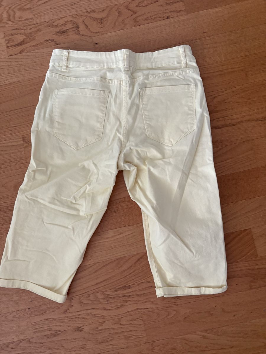 Pantaloni: Damen Shorts Hosen Grösse 36 – Usato da Beromünster venduto da msklef 1