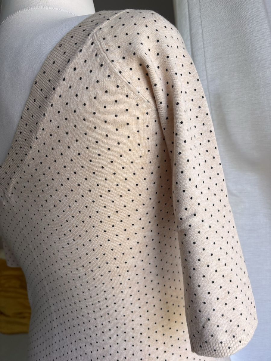 Maglioni & Felpe: Adolfo Dominguez Feinstrick Pullover Gr M V-Ausschnitt – Nuovo (secondo la descrizione) da Wangen ZH venduto da tel_gxb5 5