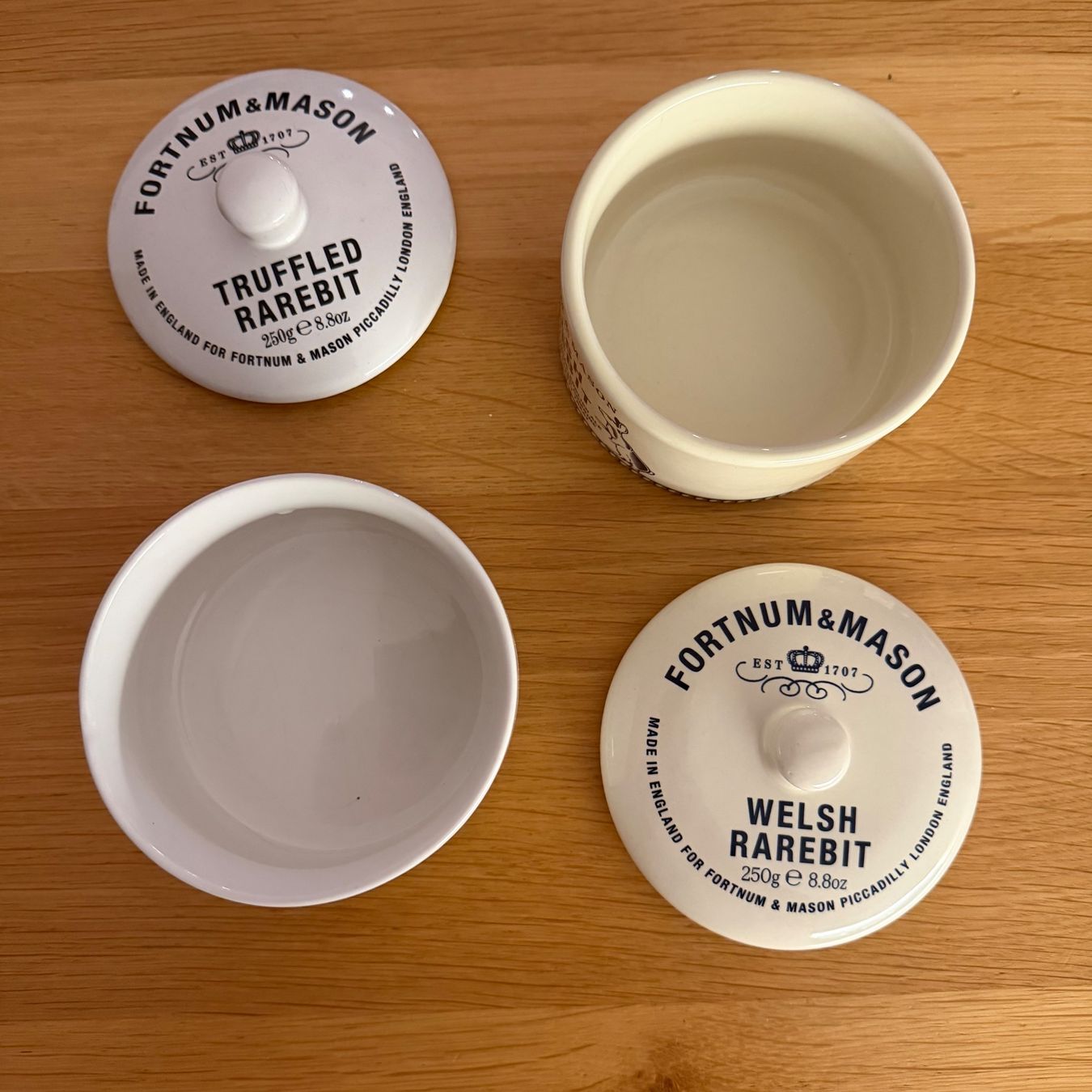 Töpfe: 2 Fortnum & Mason Rarebit Toepfe mit Deckel – Gebraucht aus Basel von Rouge. 8