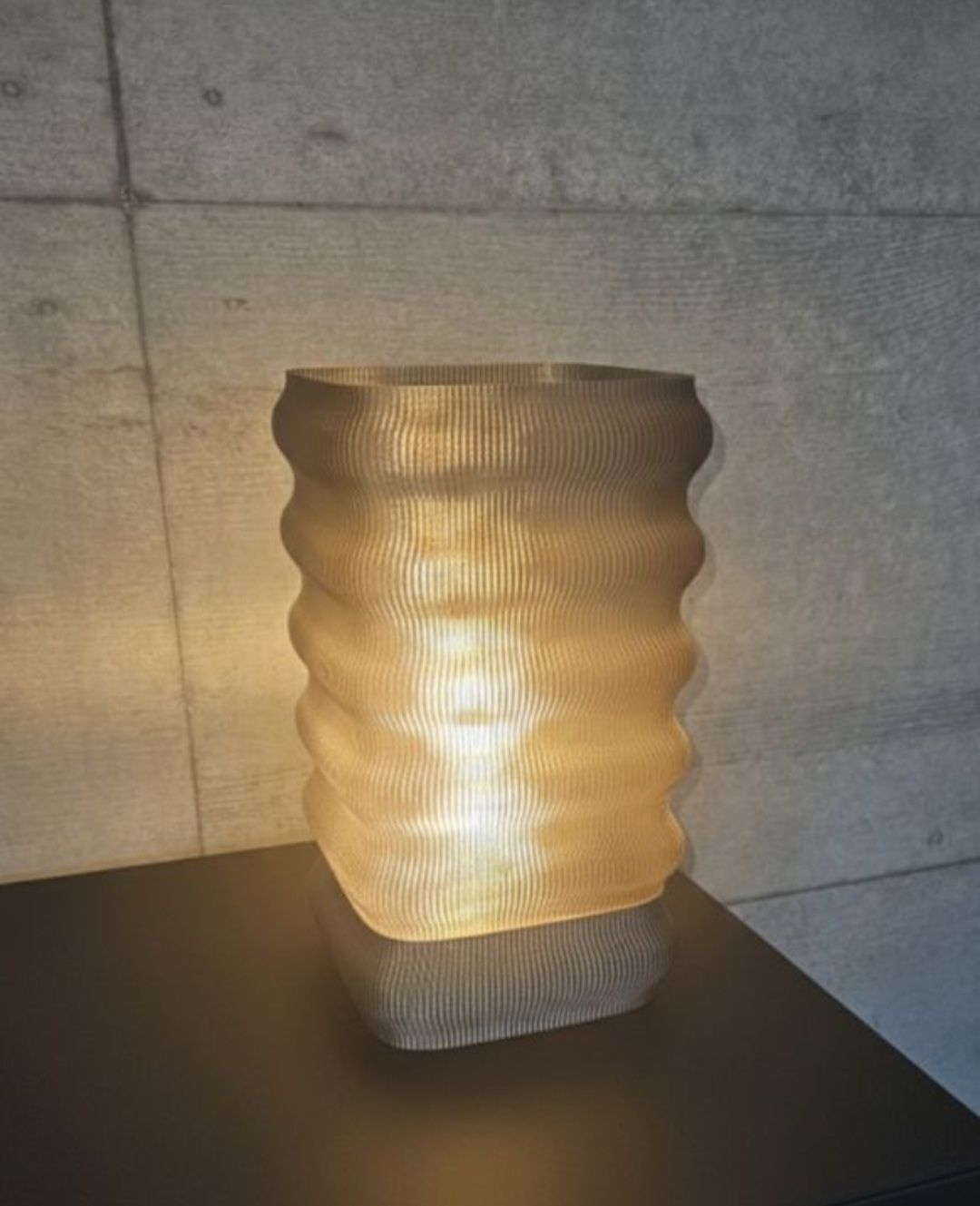Lampes: Moderne Tischlampe – Neuf (Voir description) à Seon par flukastrim