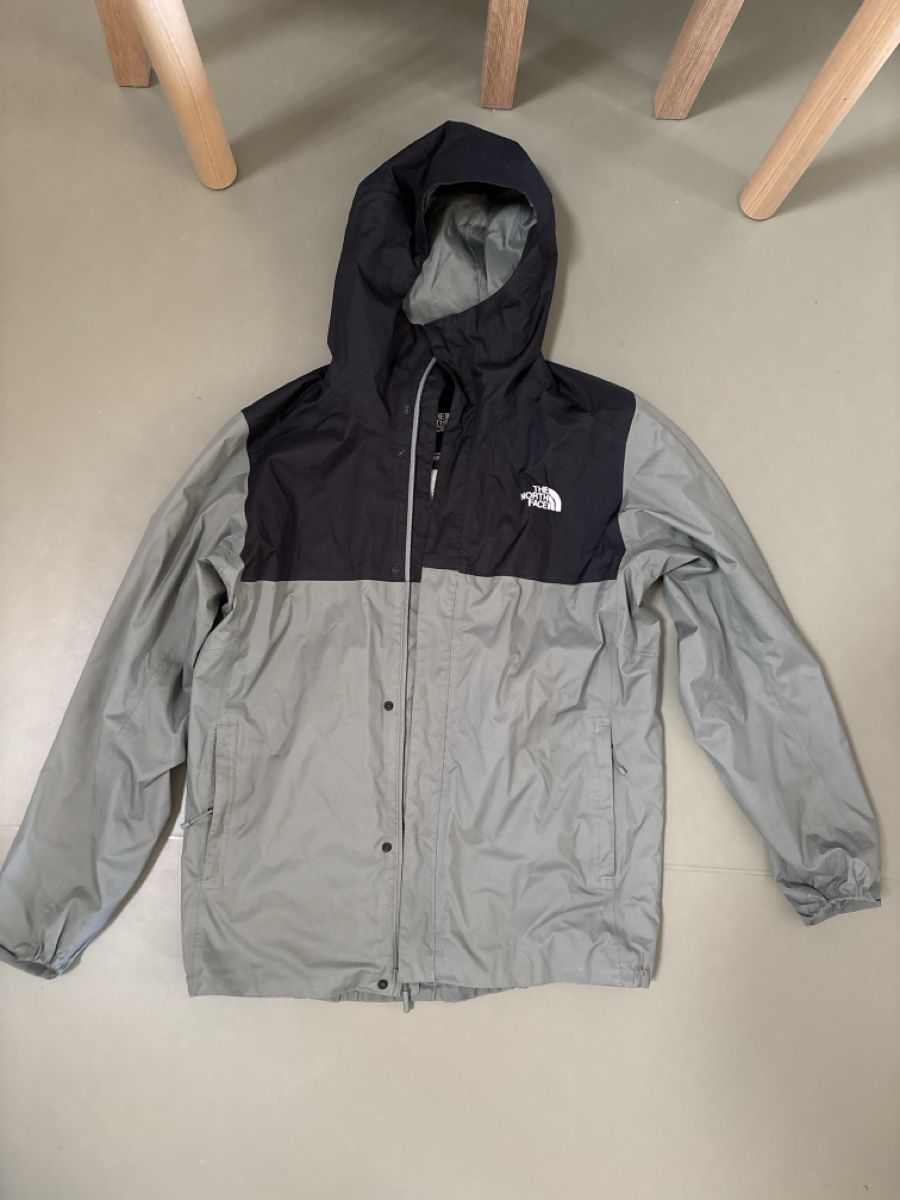 North Face Jacken: The North Face Regenjacke Grösse M – Gebraucht aus Kloten von CalcioNMore