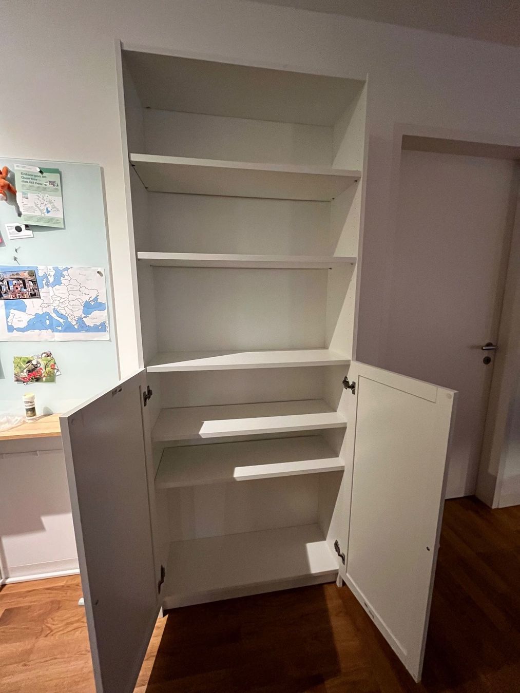 Ikea Scaffali: Ikea Oxberg Regal mit Türen – Usato da Zürich venduto da Triemli21 1