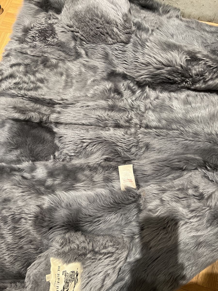 Burberry Cappotti: Burberry Lammfellmantel, grau, Gr 38 – Usato da schaan venduto da Ak9jg8 7