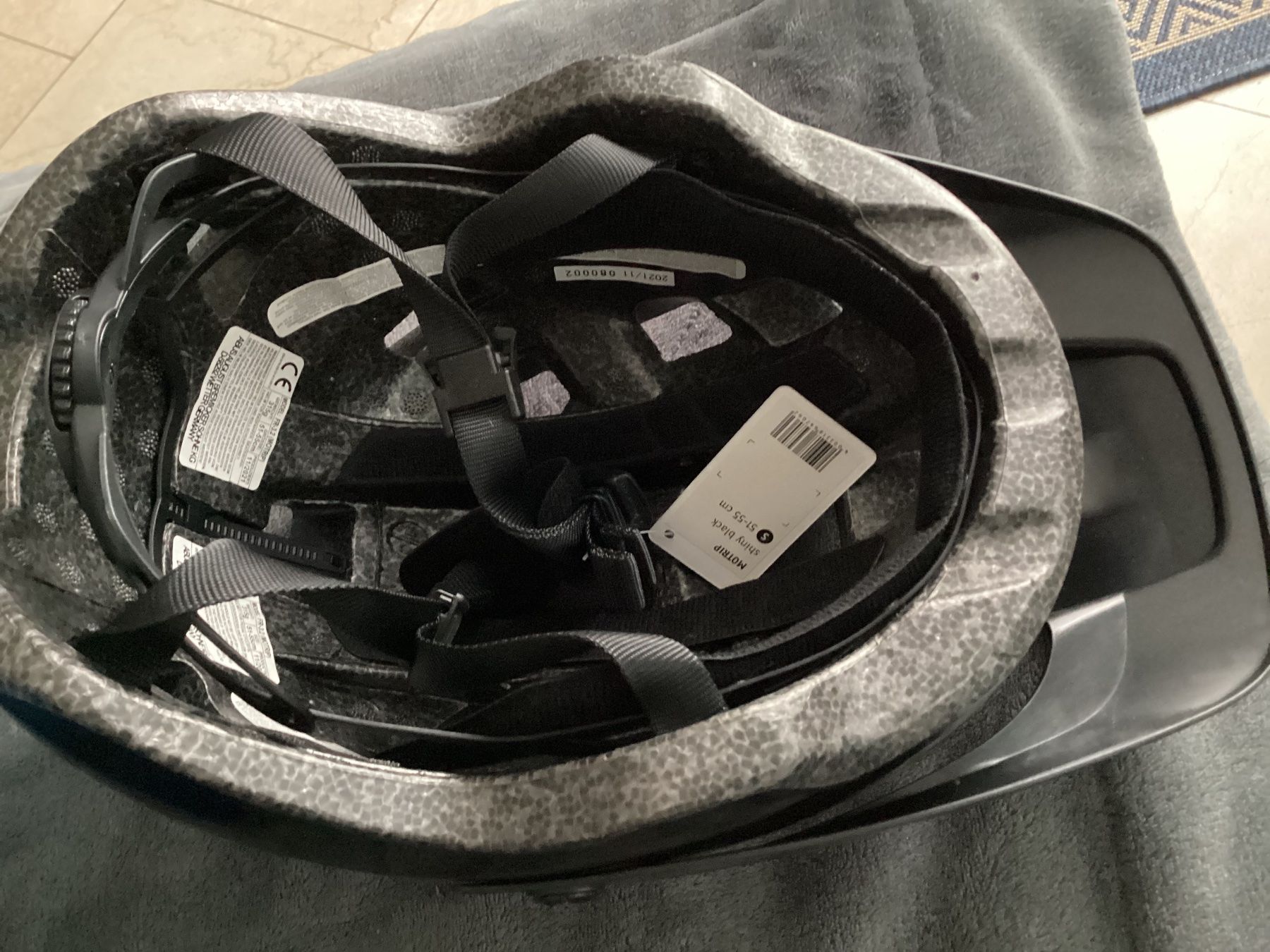 Abus Caschi: Abus MBT Velohelm Helm – Nuovo (secondo la descrizione) da Flüelen venduto da ne08