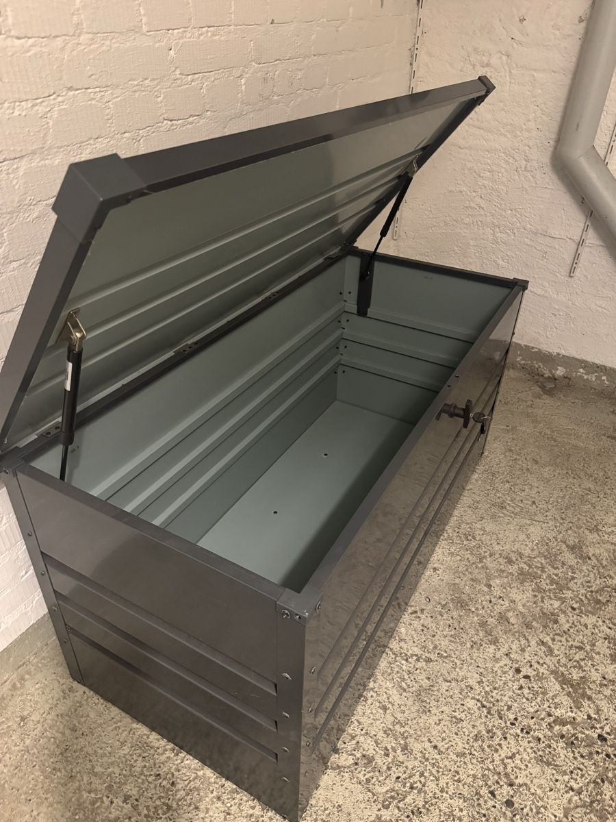 Auflagenboxen: Gartenbox aus Aluminium – Gebraucht aus Zürich von yoh_yt9c