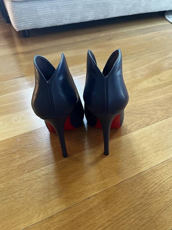 Scarpe da donna: Christian Louboutin Boots – Nuovo e nell'imballaggio originale da Zürich venduto da apple-pie12 1