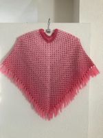Gehäkelter Mädchen-Poncho in rosé/pink mit Fransen