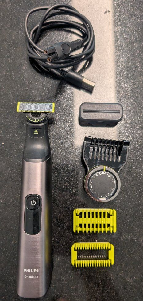 Philips Rasoi & Lamette da barba: Philips OneBlade Pro 360 Face + Body – Usato da Zürich venduto da zotac